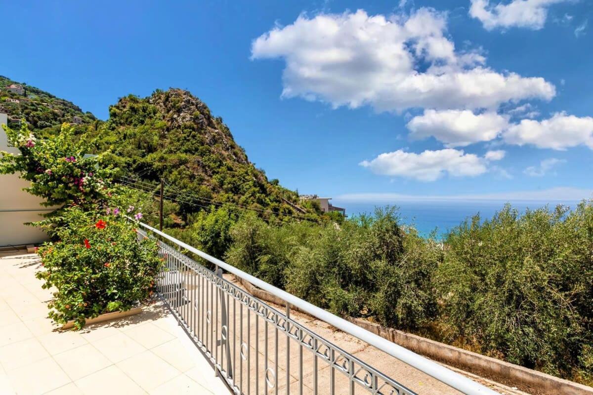 Willa Aigli Fully Equipped Getaway - Seaview Lux Retreat Kalamata Zewnętrze zdjęcie